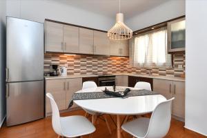 A kitchen or kitchenette at Villa Trifylia