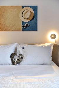 A bed or beds in a room at Villa Trifylia