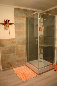 a shower with a glass enclosure in a bathroom at Les noyers aulnay in Aulnay
