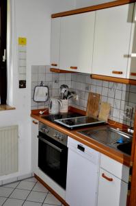 Kuchyň nebo kuchyňský kout v ubytování FeWo Lüneburger Heide - Rosalie