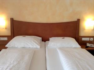 Posteľ alebo postele v izbe v ubytovaní 1A Landhotel Schicklberg