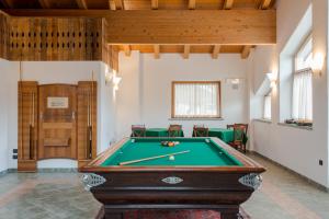 Biliár nebo kulečník v ubytování Hotel San Carlo, tra Bormio e Livigno