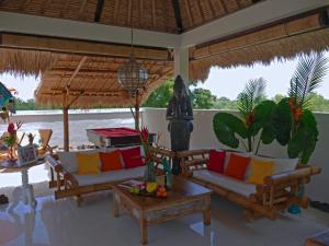 a living room with two couches and a table at Hakuna Matata Bali Villas in Uluwatu