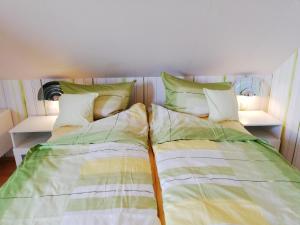 Postel nebo postele na pokoji v ubytování Privatzimmer mit Aussicht