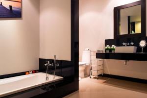 Fotografie z fotogalerie ubytování Comfortable 2br Pool Villa in Center SaiYuan v destinaci Rawai pláž