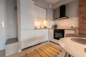 Kuchnia lub aneks kuchenny w obiekcie City Lights Rakowicka 15