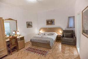 Säng eller sängar i ett rum på Pensiunea San Gennaro