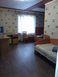 Hostel Mnogoborets F. Klub tesisinde bir oturma alanı