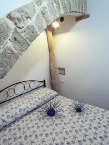 Ένα ή περισσότερα κρεβάτια σε δωμάτιο στο Casetta Pa I Algua