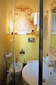 a bathroom with a sink and a toilet and a tub at Locanda di Mirandolina in Tuscania