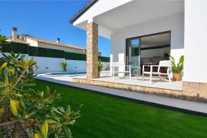 Bazén v ubytovaní Holiday Home Vinya alebo v jeho blízkosti