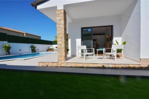 Bazén v ubytovaní Holiday Home Vinya alebo v jeho blízkosti
