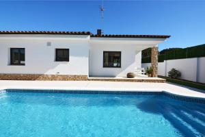 Bazén v ubytovaní Holiday Home Vinya alebo v jeho blízkosti