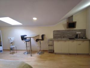 Kuchyň nebo kuchyňský kout v ubytování Tukums apartments