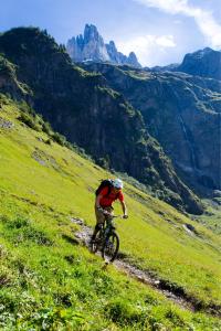 Jízda na kole v ubytování H+ Hotel & SPA Engelberg nebo okolí