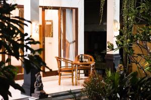 Suntari Homestay外面的花园