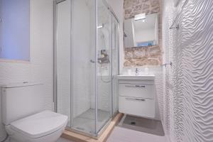 a bathroom with a shower and a toilet and a sink at Booba Rooms in Dubrovnik