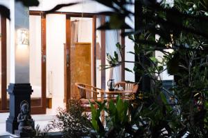 Suntari Homestay外面的花园
