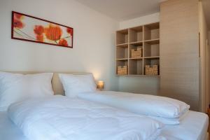 Rúm í herbergi á Hotel Elbblick Garni
