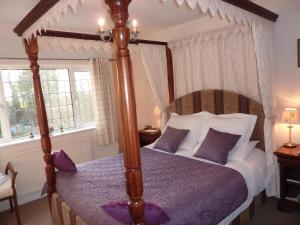 Un pat sau paturi într-o cameră la Maunditts House