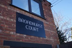 Air Host and Stay - Apartment 4 Broadhurst Court sleeps 4 minutes from town centre