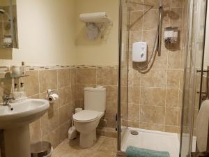 A bathroom at The Snug in Grantown 