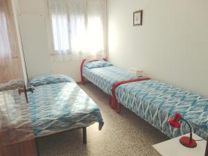 Uma cama ou camas num quarto em Cervia Apartment