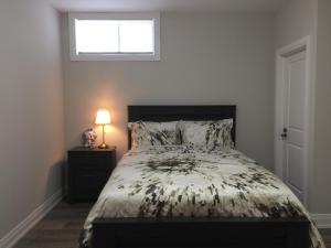 A bed or beds in a room at Charming, Comfortable Bsmt Apartment in Pickering