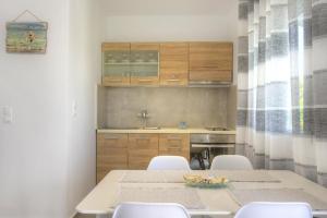 Kuchyň nebo kuchyňský kout v ubytování ISSOS BEACH VILLA