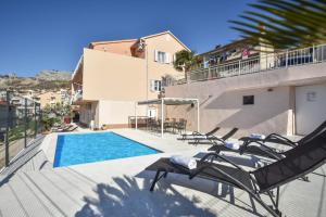 Bazén v ubytovaní Villa Joy- Paradise near Split alebo v jeho blízkosti