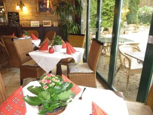 A restaurant or other place to eat at Diamanthotel Idar-Oberstein