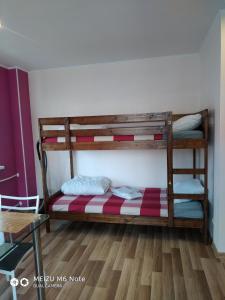a bedroom with two bunk beds in a room at Sparta Apartments Bastrakovi in Narva