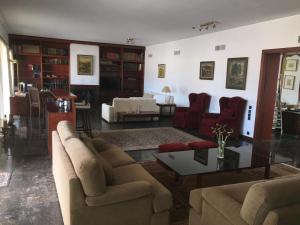 Posezení v ubytování Athens 360 penthouse, panoramic City view