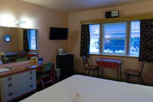 TV a/nebo společenská místnost v ubytování Holiday Music Motel