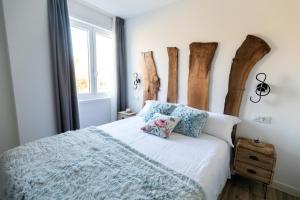 Een bed of bedden in een kamer bij Hotel rural Finca Vivaldi Nature & Spa
