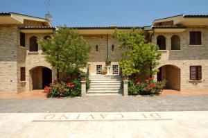a building with a sign that says akovaova at Agriturismo Il Crinale in Castorano