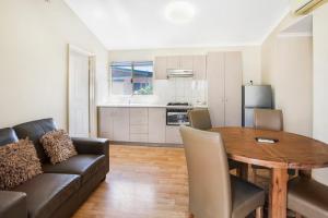 A kitchen or kitchenette at The Cove Holiday Village
