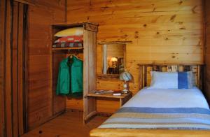 Postel nebo postele na pokoji v ubytování Minnow cabins Lower Beulah
