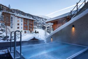 Nespecifikovaný výhled na hory nebo výhled na hory při pohledu z hotelu