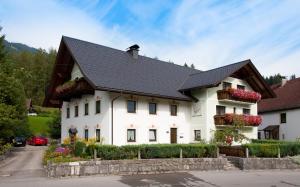 a large white house with a black roof at Gästehaus Hosp in Reutte