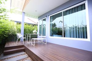 Balkón nebo terasa v ubytování Thacha Pool Villa B