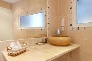 Koupelna v ubytování Altera Roma Hôtel + 37 fotografií