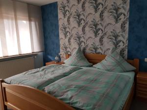 Postel nebo postele na pokoji v ubytování Gästehaus Cornelia