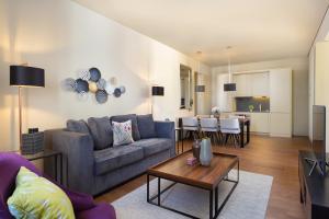 Ruang duduk di Lisbon Finestay 8 Building Apartments