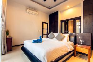 Fotografie z fotogalerie ubytování Comfortable 2br Pool Villa in Center SaiYuan v destinaci Rawai pláž