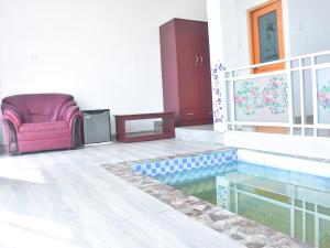 Bazén v ubytování Ornateview Hotel nebo v jeho okolí