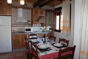 Kuchyňa alebo kuchynka v ubytovaní Apartamentos Rurales Rosendo: La Albahaca