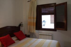 Posteľ alebo postele v izbe v ubytovaní Apartamentos Rurales Rosendo: La Albahaca