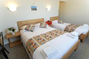 Una cama o camas en una habitación de Hotel Sables D'or