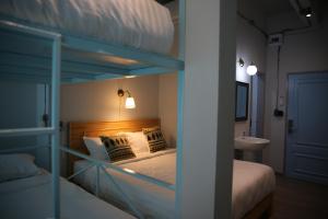 Postel nebo postele na pokoji v ubytování Latima Boutique Hostel